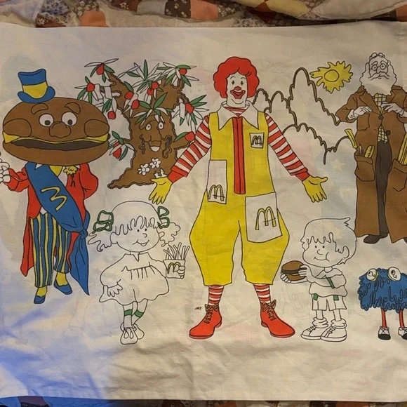 ❤️💛Rare 1976 McDonalds St. Mary’s Pillowcase - Picture 2 of 11